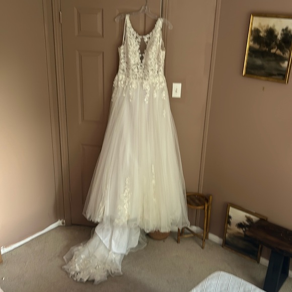 Essence of Australia size 14 wedding gown. New, never worn and unaltered. - Picture 3 of 7
